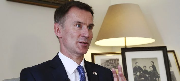 Βρετανός ΥΠΕΞ προς Ευρωπαίους: Σοβαρευτείτε – Αν νομίζετε ότι θα υποχωρήσουμε, κάνετε λάθος